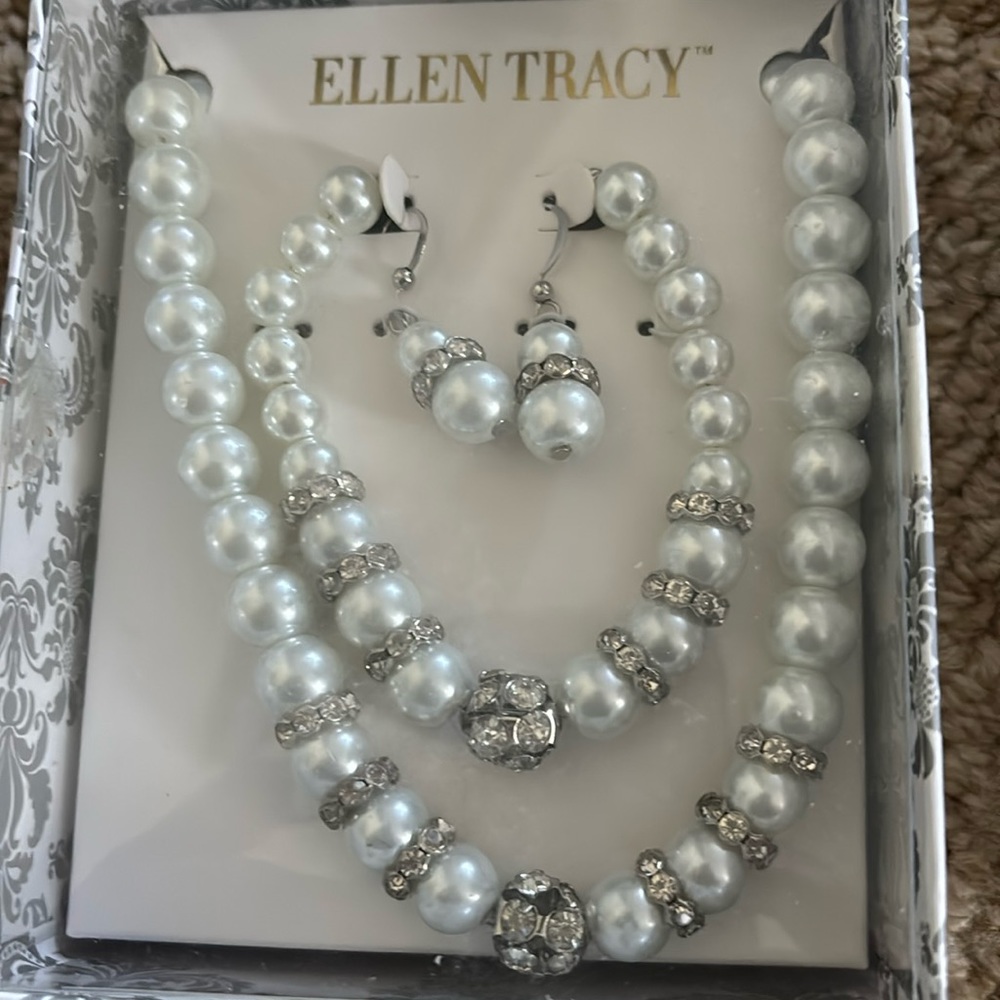 Ellen Tracy Faux pearls -‎ costume jewelry - 3 piece - Brand New - never worn